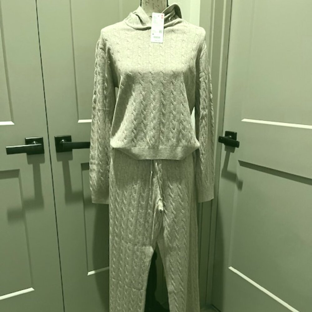 UNIQLO Two-Piece Cable Knit Pant/Sweater Hoodie Set - BEIGE - MED - NWT